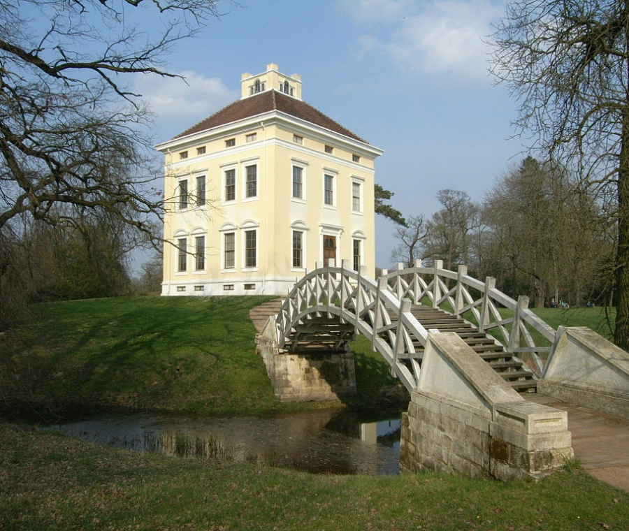 1024px-Schloss_Luisium